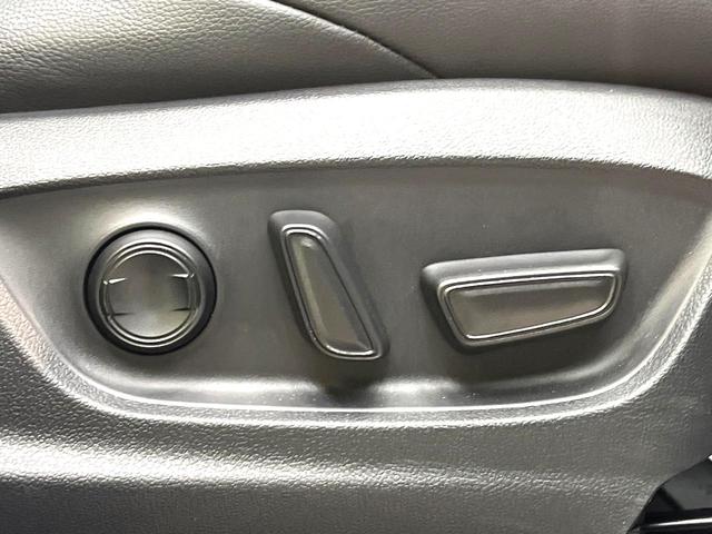 カローラクロス ハイブリッド　Ｚ　禁煙車　サンルーフ　純正１０インチナビ　衝突軽減システム　全周囲カメラ　レーダークルーズ　ハーフレザーシート　パワーシート　シートヒーター　パワーバックドア　フルセグ　ＥＴＣ　Ｂｌｕｅｔｏｏｔｈ再生（47枚目）