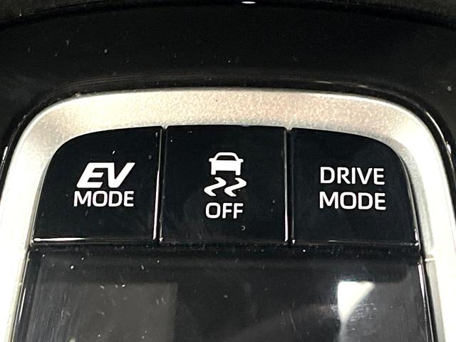 カローラクロス ハイブリッド　Ｚ　禁煙車　サンルーフ　純正１０インチナビ　衝突軽減システム　全周囲カメラ　レーダークルーズ　ハーフレザーシート　パワーシート　シートヒーター　パワーバックドア　フルセグ　ＥＴＣ　Ｂｌｕｅｔｏｏｔｈ再生（60枚目）