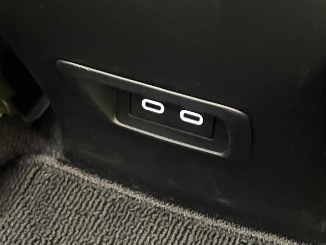 カローラクロス ハイブリッド　Ｚ　禁煙車　サンルーフ　純正１０インチナビ　衝突軽減システム　全周囲カメラ　レーダークルーズ　ハーフレザーシート　パワーシート　シートヒーター　パワーバックドア　フルセグ　ＥＴＣ　Ｂｌｕｅｔｏｏｔｈ再生（61枚目）