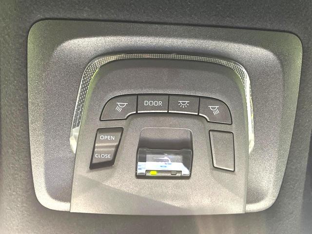 カローラクロス ハイブリッド　Ｚ　禁煙車　サンルーフ　純正１０インチナビ　衝突軽減システム　全周囲カメラ　レーダークルーズ　ハーフレザーシート　パワーシート　シートヒーター　パワーバックドア　フルセグ　ＥＴＣ　Ｂｌｕｅｔｏｏｔｈ再生（63枚目）