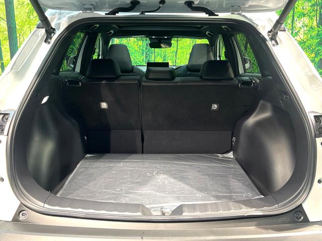 カローラクロス ハイブリッド　Ｚ　禁煙車　サンルーフ　純正１０インチナビ　衝突軽減システム　全周囲カメラ　レーダークルーズ　ハーフレザーシート　パワーシート　シートヒーター　パワーバックドア　フルセグ　ＥＴＣ　Ｂｌｕｅｔｏｏｔｈ再生（67枚目）