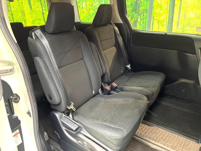 ノア ハイブリッドＧ　禁煙車　電動スライドドア　純正ナビ　後席モニター　バックカメラ　ドラレコ　ＥＴＣ　スマートキー　ＨＩＤヘッド　ビルトイン　クルコン　オートライト　デュアルエアコン　ＤＶＤ再生（9枚目）