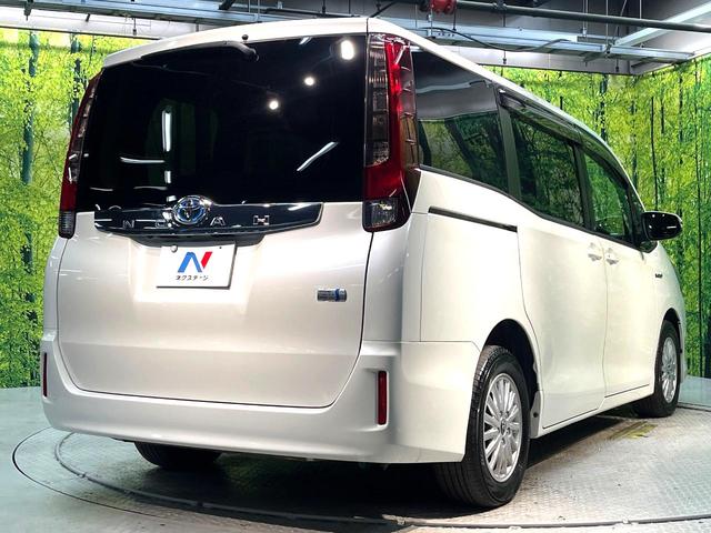 ノア ハイブリッドＧ　禁煙車　電動スライドドア　純正ナビ　後席モニター　バックカメラ　ドラレコ　ＥＴＣ　スマートキー　ＨＩＤヘッド　ビルトイン　クルコン　オートライト　デュアルエアコン　ＤＶＤ再生（17枚目）