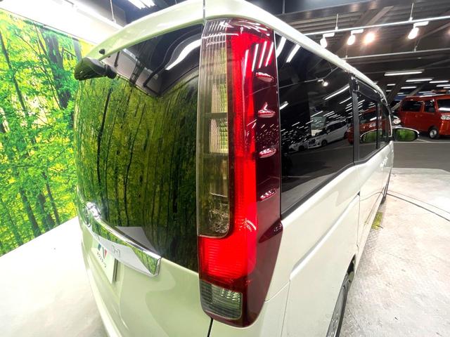ノア ハイブリッドＧ　禁煙車　電動スライドドア　純正ナビ　後席モニター　バックカメラ　ドラレコ　ＥＴＣ　スマートキー　ＨＩＤヘッド　ビルトイン　クルコン　オートライト　デュアルエアコン　ＤＶＤ再生（32枚目）