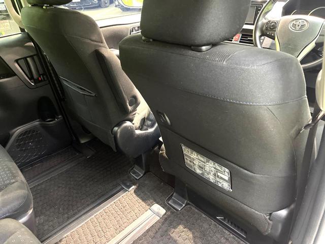 ノア ハイブリッドＧ　禁煙車　電動スライドドア　純正ナビ　後席モニター　バックカメラ　ドラレコ　ＥＴＣ　スマートキー　ＨＩＤヘッド　ビルトイン　クルコン　オートライト　デュアルエアコン　ＤＶＤ再生（64枚目）