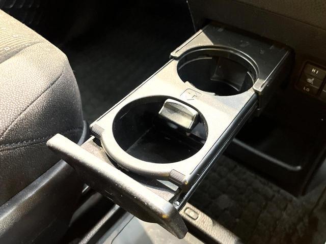 ノア ハイブリッドＧ　禁煙車　電動スライドドア　純正ナビ　後席モニター　バックカメラ　ドラレコ　ＥＴＣ　スマートキー　ＨＩＤヘッド　ビルトイン　クルコン　オートライト　デュアルエアコン　ＤＶＤ再生（69枚目）