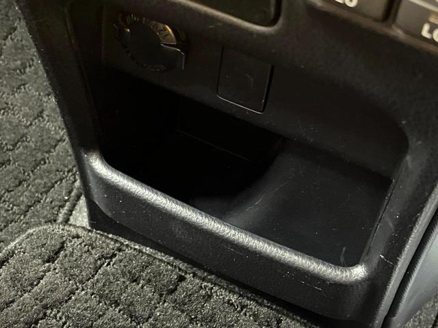 ノア ハイブリッドＧ　禁煙車　電動スライドドア　純正ナビ　後席モニター　バックカメラ　ドラレコ　ＥＴＣ　スマートキー　ＨＩＤヘッド　ビルトイン　クルコン　オートライト　デュアルエアコン　ＤＶＤ再生（70枚目）