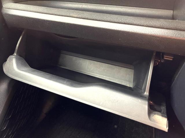 ノア ハイブリッドＧ　禁煙車　電動スライドドア　純正ナビ　後席モニター　バックカメラ　ドラレコ　ＥＴＣ　スマートキー　ＨＩＤヘッド　ビルトイン　クルコン　オートライト　デュアルエアコン　ＤＶＤ再生（72枚目）