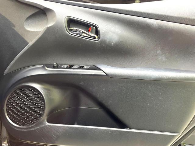 プリウス S 禁煙車 衝突軽減システム 純正ナビ レーダークルーズ フルセグ バックカメラ ETC Bluetooth DVD再生 LEDヘッド LEDフォグ レーンアシスト クリアランスソナー オートハイビーム(34枚目)