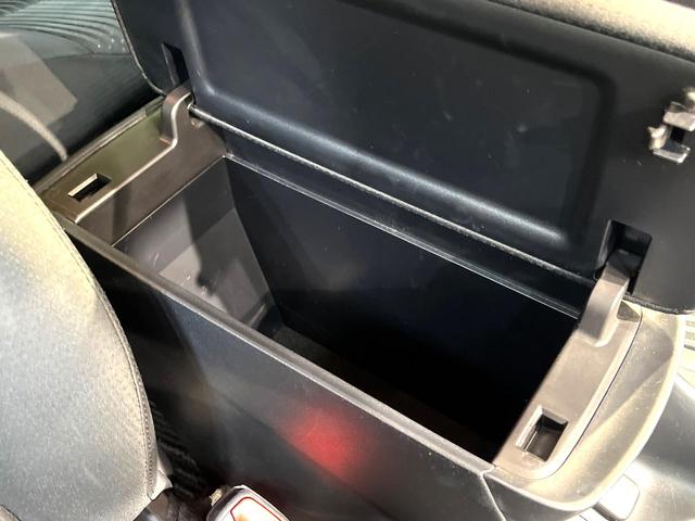 プリウス S 禁煙車 衝突軽減システム 純正ナビ レーダークルーズ フルセグ バックカメラ ETC Bluetooth DVD再生 LEDヘッド LEDフォグ レーンアシスト クリアランスソナー オートハイビーム(45枚目)