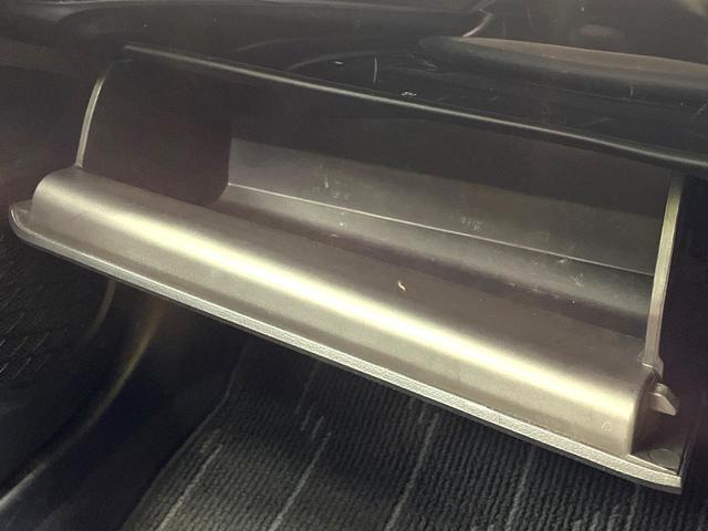 プリウス S 禁煙車 衝突軽減システム 純正ナビ レーダークルーズ フルセグ バックカメラ ETC Bluetooth DVD再生 LEDヘッド LEDフォグ レーンアシスト クリアランスソナー オートハイビーム(46枚目)