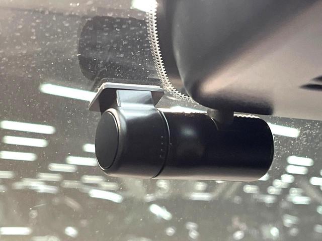 オーラ ニスモ　チューンドｅ－パワー４ＷＤ　禁煙車　４ＷＤ　メーカー９インチナビ　全周囲カメラ　衝突軽減装置　プロパイロット　パワーシート　ドライブレコーダー　コーナーセンサー　ＬＥＤヘッド　ＥＴＣ２．０　オートライト　オートエアコン（7枚目）