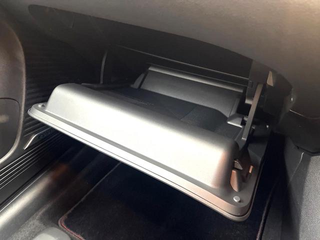 オーラ ニスモ　チューンドｅ－パワー４ＷＤ　禁煙車　４ＷＤ　メーカー９インチナビ　全周囲カメラ　衝突軽減装置　プロパイロット　パワーシート　ドライブレコーダー　コーナーセンサー　ＬＥＤヘッド　ＥＴＣ２．０　オートライト　オートエアコン（73枚目）