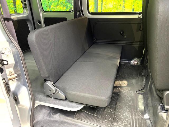 後部座席も気になるようなキズ・汚れやへたり等、大きなダメージはなく、良好な状態です。