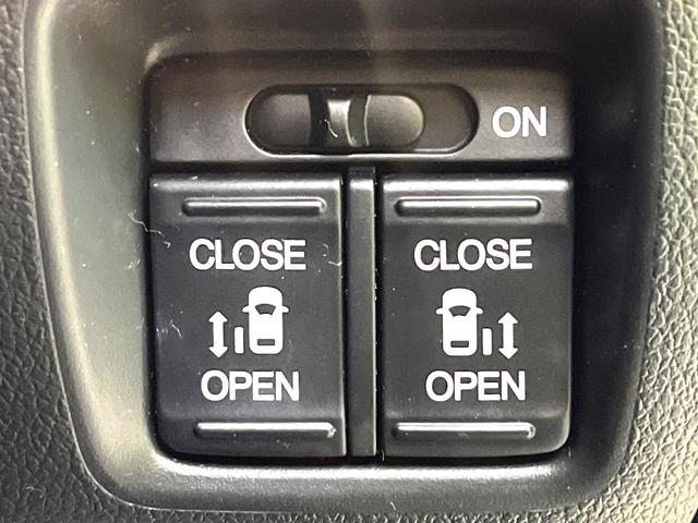 N-BOXカスタム 2トーンカラースタイル G・Lパッケージ 衝突軽減装置 純正ナビ 両側電動スライドドア ETC バックカメラ Bluetooth HIDヘッドライト フォグライト スマートキー オートライト オートエアコン 地デジ プライバシーガラス(5枚目)