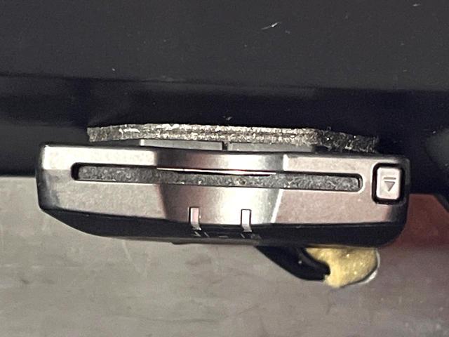 N-BOXカスタム 2トーンカラースタイル G・Lパッケージ 衝突軽減装置 純正ナビ 両側電動スライドドア ETC バックカメラ Bluetooth HIDヘッドライト フォグライト スマートキー オートライト オートエアコン 地デジ プライバシーガラス(6枚目)