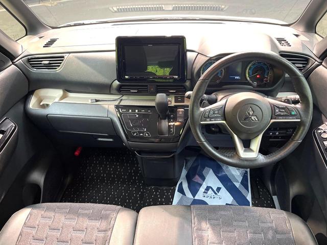 デリカミニ Ｔ　プレミアム　禁煙車　衝突軽減装置　９型ＳＤナビ　全周囲カメラ　両側電動スライドドア　マイパイロット　シートヒーター　デジタルインナーミラー　ＥＴＣ　ドラレコ　ステアリングヒーター　ハーフレザーシート（2枚目）