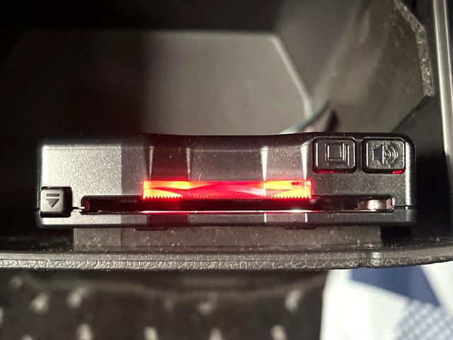 デリカミニ Ｔ　プレミアム　禁煙車　衝突軽減装置　９型ＳＤナビ　全周囲カメラ　両側電動スライドドア　マイパイロット　シートヒーター　デジタルインナーミラー　ＥＴＣ　ドラレコ　ステアリングヒーター　ハーフレザーシート（7枚目）