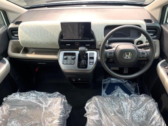 フリード エアー 登録済未使用車 両側電動ドア バックカメラ ホンダセンシング レーダークルーズ コーナーセンサー 純正8型ディスプレイオーディオ スマートキー LEDヘッド オートハイビーム オートエアコン(2枚目)