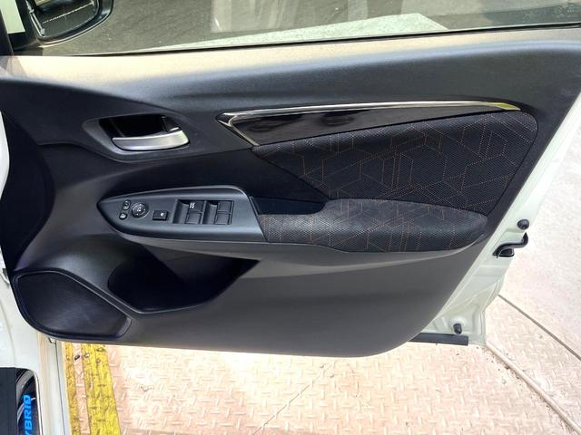 フィットハイブリッド Sパッケージ エアロ 純正8型ナビ バックカメラ 衝突被害軽減システム 禁煙車 ドラレコ スマートキー LEDヘッド ETC クルコン オートライト オートエアコン 純正16インチアルミ Bluetooth CD(46枚目)