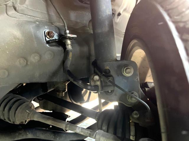 お車を安心してお乗りいただく為には、足回りの定期点検が欠かせません。サービスサポート（有償保証）では無料点検もご提供しており、安心のカーライフをお過ごしいただけるサポート体制が整っています。