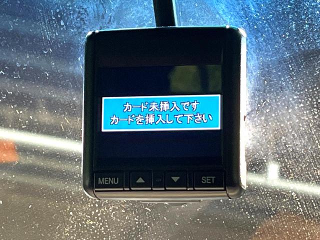【ドライブレコーダー】安心・安全なカーライフに必須のドライブレコーダーを装備！走行中はもちろん、あおり運転や事故に遭遇した際の状況も映像で記録し、万一のリスクに備えます。