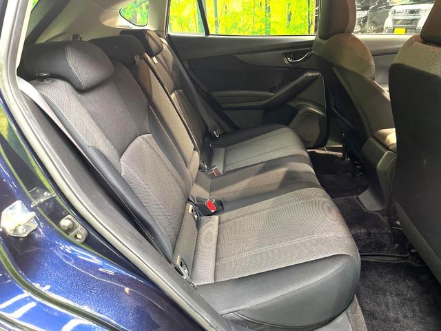 後部座席も気になるようなキズ・汚れやへたり等、大きなダメージはなく、良好な状態です。