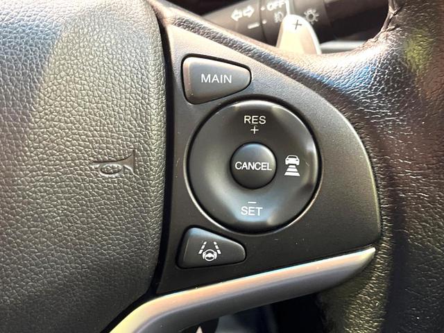 【アダプティブクルーズコントロール】高速道路での長距離走行が楽に！！自動で速度を保つクルーズコントロールが、衝突軽減システムと連携し、前方の車両を感知して車間を保つように速度調節してくれます！！