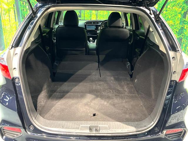 普段のお買い物や通勤、送迎等に十分な荷室スペースを確保しております。セカンドシートを倒すと、大きな荷物の積載も可能です♪