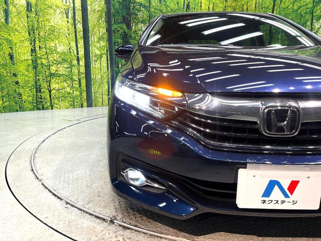 【ＬＥＤヘッドライト】悪天候や夜間走行時も良好な視界を確保し安心して運転できる高輝度ＬＥＤヘッドライトを装備！点灯速度が早く、消費電力も抑えられています。