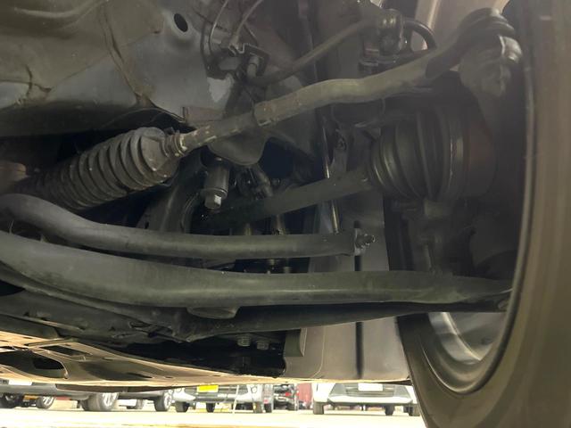 お車を安心してお乗りいただく為には、足回りの定期点検が欠かせません。サービスサポート（有償保証）では無料点検もご提供しており、安心のカーライフをお過ごしいただけるサポート体制が整っています。