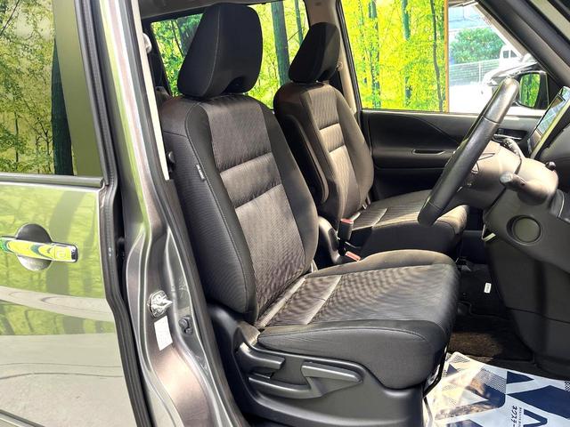 運転席まわりには十分なスペースがあり、大柄な方でもゆったり運転していただける環境です。