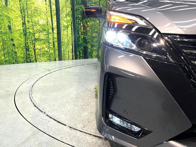 【ＬＥＤヘッドライト】悪天候や夜間走行時も良好な視界を確保し安心して運転できる高輝度ＬＥＤヘッドライトを装備！点灯速度が早く、消費電力も抑えられています。