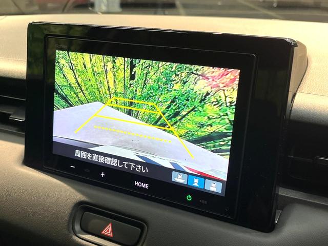 【バックカメラ】駐車時に後方がリアルタイム映像で確認できます。大型商業施設や立体駐車場での駐車時や、夜間のバック時に大活躍！運転スキルに関わらず、今や必須となった装備のひとつです！