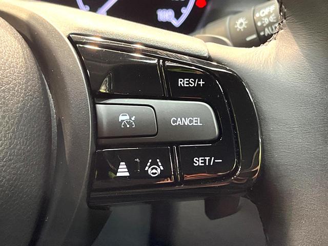 【アダプティブクルーズコントロール】高速道路での長距離走行が楽に！！自動で速度を保つクルーズコントロールが、衝突軽減システムと連携し、前方の車両を感知して車間を保つように速度調節してくれます！！