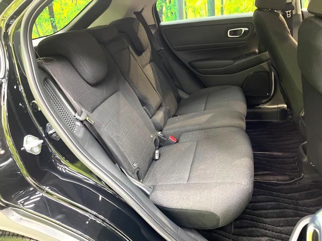 後部座席も気になるようなキズ・汚れやへたり等、大きなダメージはなく、良好な状態です。