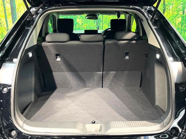 普段のお買い物や通勤、送迎等に十分な荷室スペースを確保しております。セカンドシートを倒すと、大きな荷物の積載も可能です♪