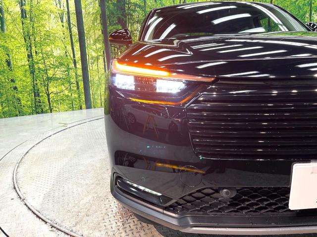 【ＬＥＤヘッドライト】悪天候や夜間走行時も良好な視界を確保し安心して運転できる高輝度ＬＥＤヘッドライトを装備！点灯速度が早く、消費電力も抑えられています。