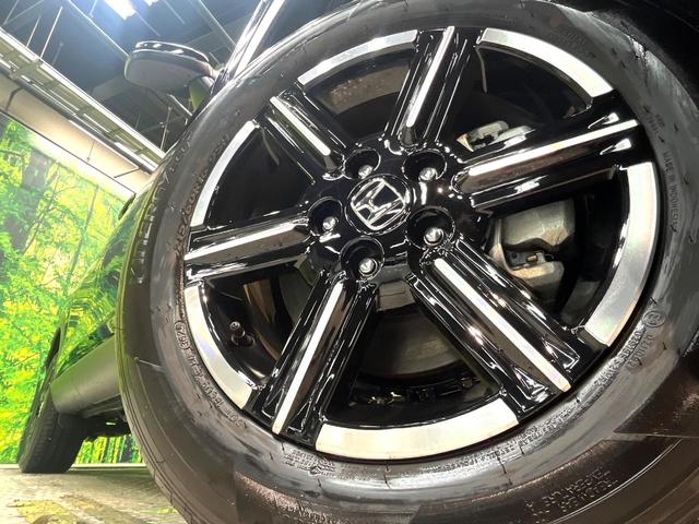 【純正１６インチアルミホイール】外観にマッチした純正アルミホイールを装着しております。各種社外アルミホイールや、スタッドレスタイヤも取扱いしております。是非ご相談ください♪