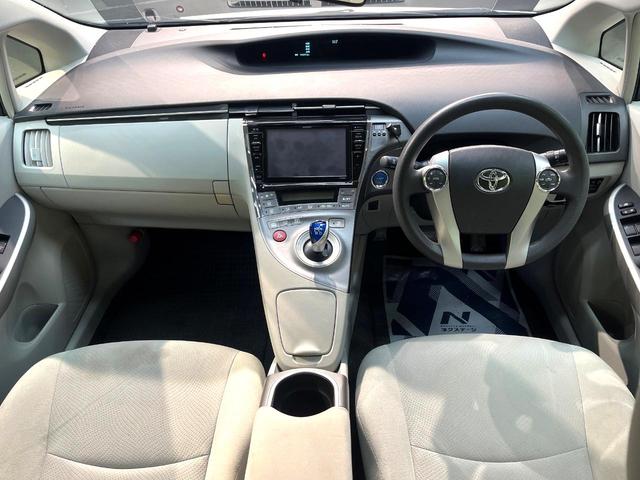 プリウス Ｓツーリングセレクション　禁煙車　アルパイン８型ナビ　バックカメラ　フルセグ　ＥＴＣ　Ｂｌｕｅｔｏｏｔｈ再生　ＨＩＤヘッドライト　純正１７インチアルミホイール　スマートキー　フォグランプ　プライバシーガラス　盗難防止装置（2枚目）