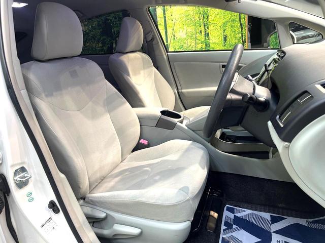 プリウス Ｓツーリングセレクション　禁煙車　アルパイン８型ナビ　バックカメラ　フルセグ　ＥＴＣ　Ｂｌｕｅｔｏｏｔｈ再生　ＨＩＤヘッドライト　純正１７インチアルミホイール　スマートキー　フォグランプ　プライバシーガラス　盗難防止装置（8枚目）