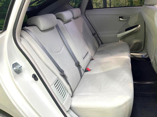 プリウス Ｓツーリングセレクション　禁煙車　アルパイン８型ナビ　バックカメラ　フルセグ　ＥＴＣ　Ｂｌｕｅｔｏｏｔｈ再生　ＨＩＤヘッドライト　純正１７インチアルミホイール　スマートキー　フォグランプ　プライバシーガラス　盗難防止装置（9枚目）