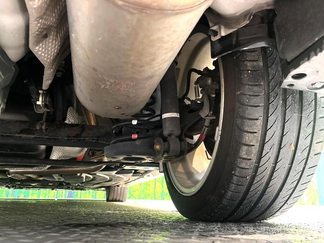 プリウス Ｓツーリングセレクション　禁煙車　アルパイン８型ナビ　バックカメラ　フルセグ　ＥＴＣ　Ｂｌｕｅｔｏｏｔｈ再生　ＨＩＤヘッドライト　純正１７インチアルミホイール　スマートキー　フォグランプ　プライバシーガラス　盗難防止装置（20枚目）