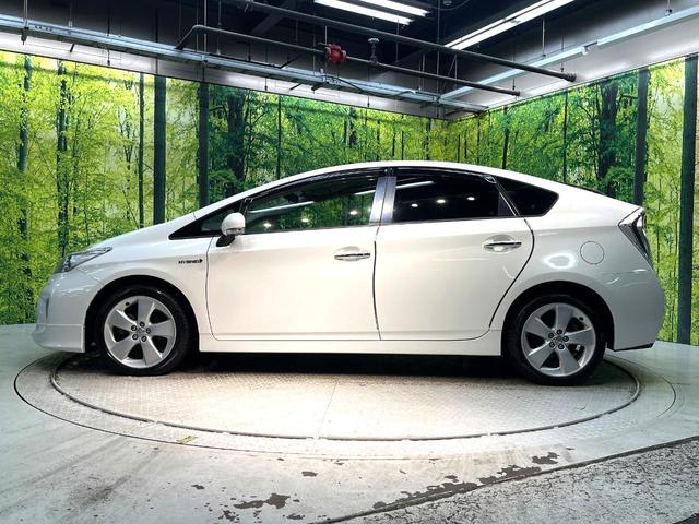 プリウス Ｓツーリングセレクション　禁煙車　アルパイン８型ナビ　バックカメラ　フルセグ　ＥＴＣ　Ｂｌｕｅｔｏｏｔｈ再生　ＨＩＤヘッドライト　純正１７インチアルミホイール　スマートキー　フォグランプ　プライバシーガラス　盗難防止装置（22枚目）