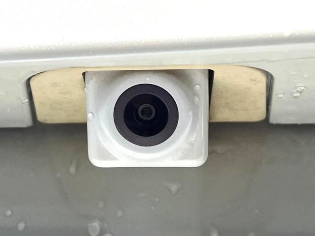 プリウス Ｓツーリングセレクション　禁煙車　アルパイン８型ナビ　バックカメラ　フルセグ　ＥＴＣ　Ｂｌｕｅｔｏｏｔｈ再生　ＨＩＤヘッドライト　純正１７インチアルミホイール　スマートキー　フォグランプ　プライバシーガラス　盗難防止装置（24枚目）