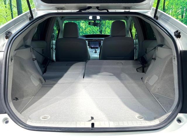 プリウス Ｓツーリングセレクション　禁煙車　アルパイン８型ナビ　バックカメラ　フルセグ　ＥＴＣ　Ｂｌｕｅｔｏｏｔｈ再生　ＨＩＤヘッドライト　純正１７インチアルミホイール　スマートキー　フォグランプ　プライバシーガラス　盗難防止装置（25枚目）