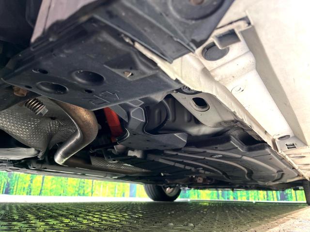 プリウス Ｓツーリングセレクション　禁煙車　アルパイン８型ナビ　バックカメラ　フルセグ　ＥＴＣ　Ｂｌｕｅｔｏｏｔｈ再生　ＨＩＤヘッドライト　純正１７インチアルミホイール　スマートキー　フォグランプ　プライバシーガラス　盗難防止装置（27枚目）