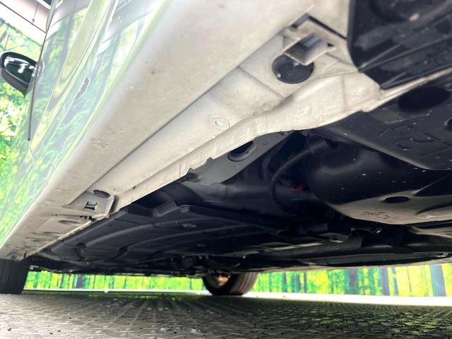 プリウス Ｓツーリングセレクション　禁煙車　アルパイン８型ナビ　バックカメラ　フルセグ　ＥＴＣ　Ｂｌｕｅｔｏｏｔｈ再生　ＨＩＤヘッドライト　純正１７インチアルミホイール　スマートキー　フォグランプ　プライバシーガラス　盗難防止装置（28枚目）