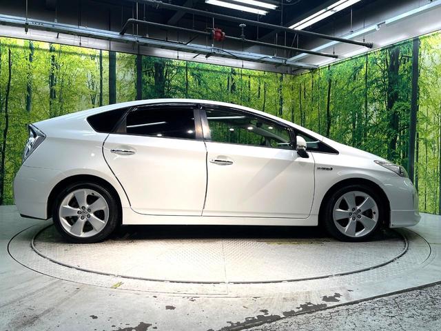 プリウス Ｓツーリングセレクション　禁煙車　アルパイン８型ナビ　バックカメラ　フルセグ　ＥＴＣ　Ｂｌｕｅｔｏｏｔｈ再生　ＨＩＤヘッドライト　純正１７インチアルミホイール　スマートキー　フォグランプ　プライバシーガラス　盗難防止装置（29枚目）