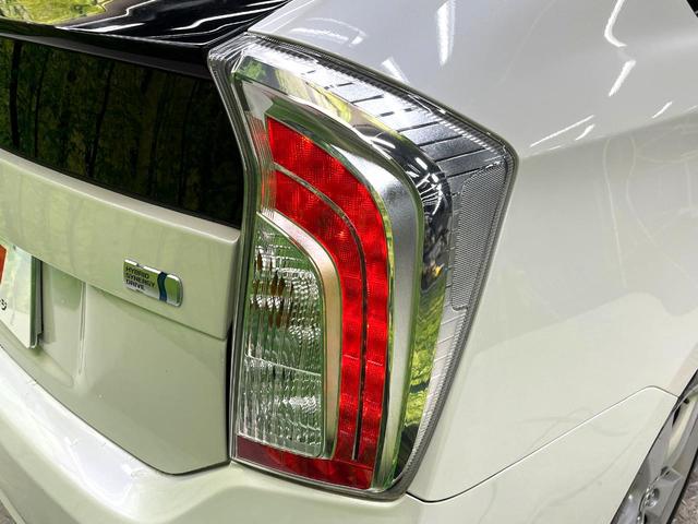 プリウス Ｓツーリングセレクション　禁煙車　アルパイン８型ナビ　バックカメラ　フルセグ　ＥＴＣ　Ｂｌｕｅｔｏｏｔｈ再生　ＨＩＤヘッドライト　純正１７インチアルミホイール　スマートキー　フォグランプ　プライバシーガラス　盗難防止装置（33枚目）